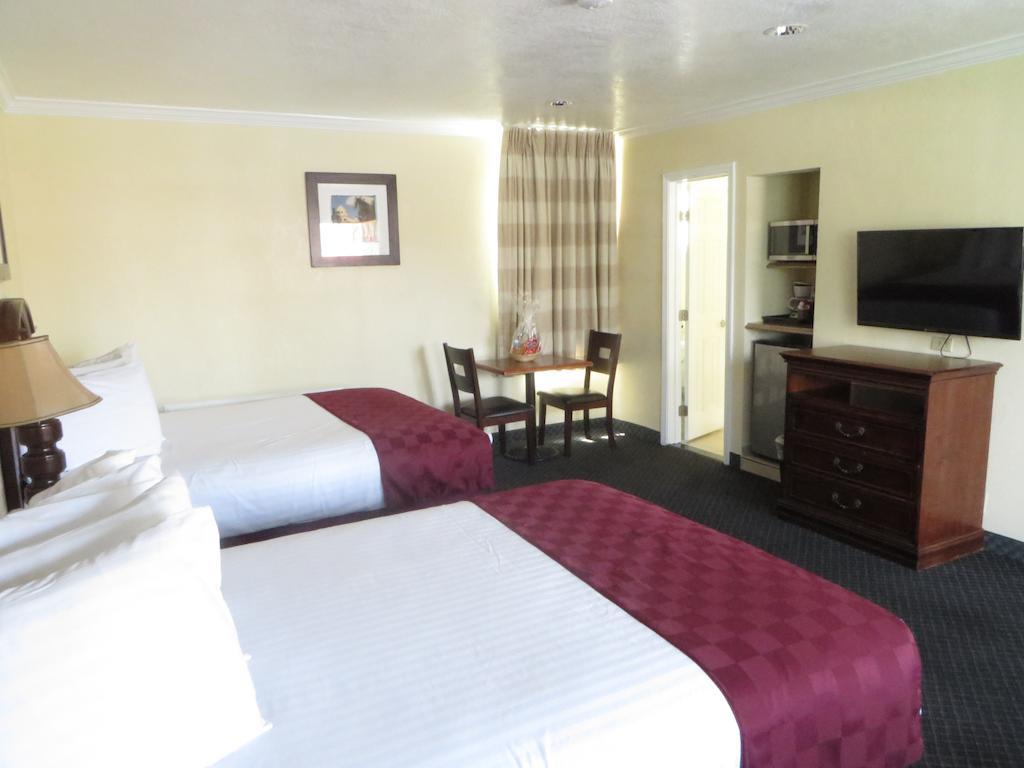 Best Inn & Suites Буена Парк Екстериор снимка
