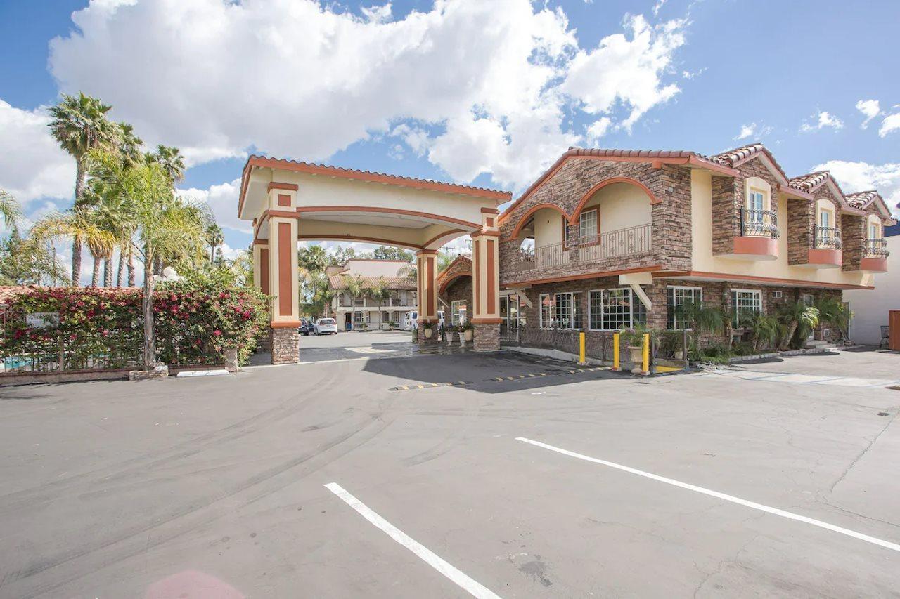 Best Inn & Suites Буена Парк Екстериор снимка