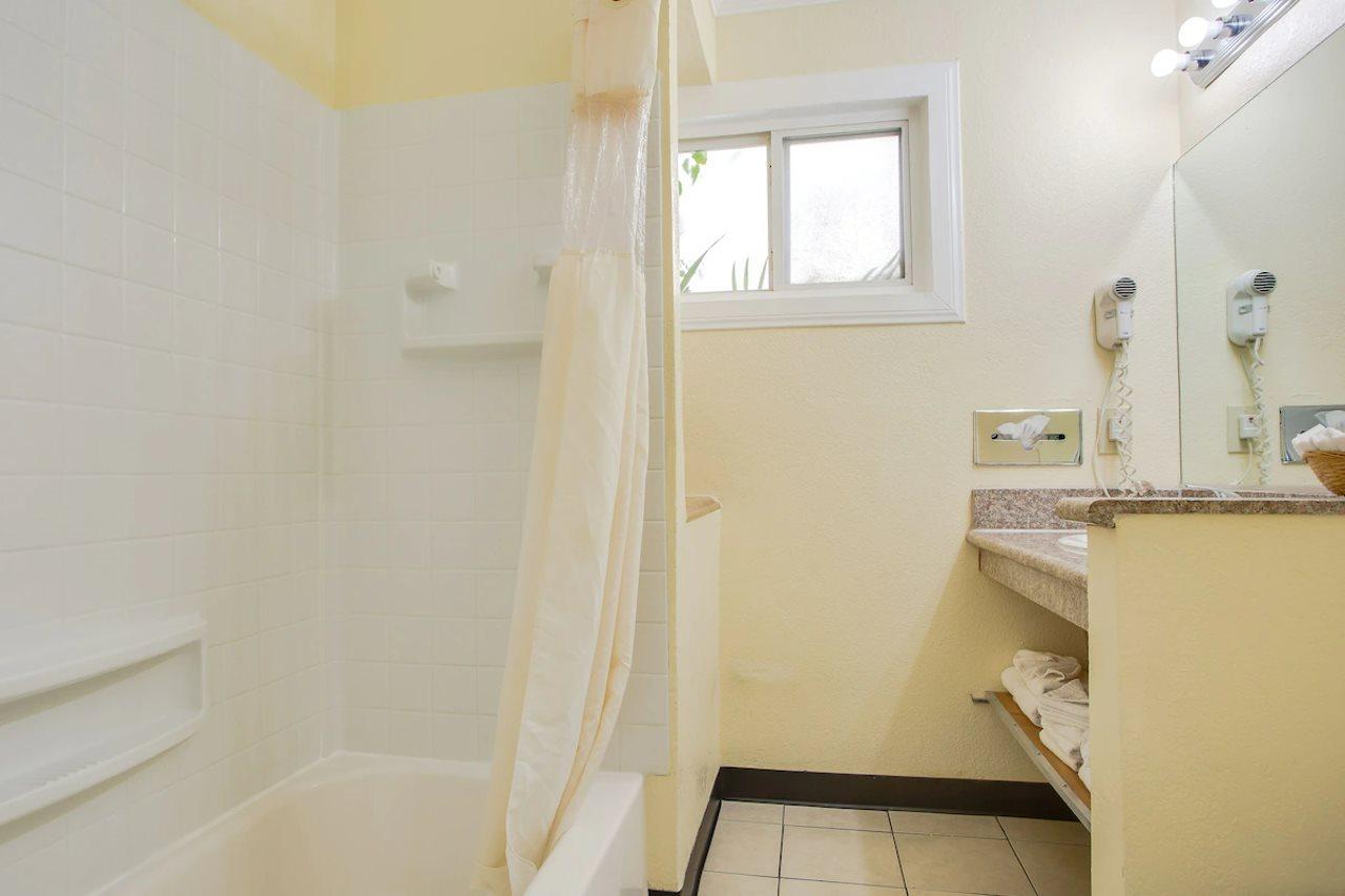 Best Inn & Suites Буена Парк Екстериор снимка