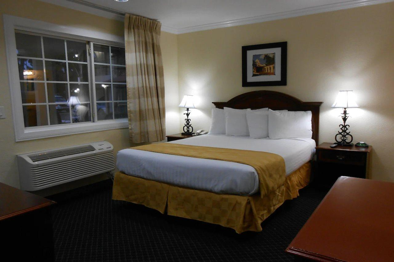 Best Inn & Suites Буена Парк Екстериор снимка