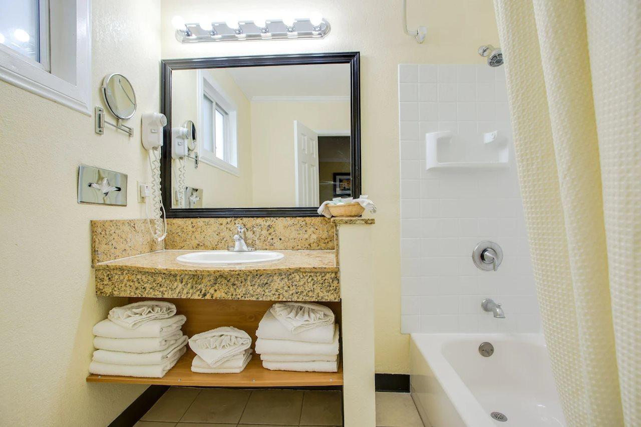 Best Inn & Suites Буена Парк Екстериор снимка