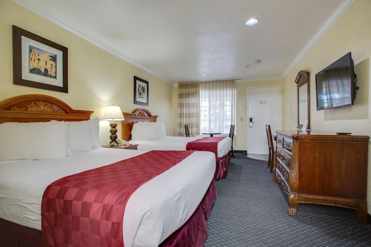 Best Inn & Suites Буена Парк Екстериор снимка